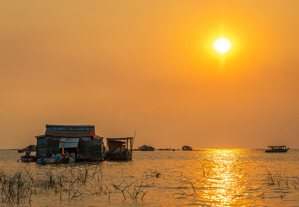 Begin your cultural exploration with Tonle Sap’s tranquil ambiance